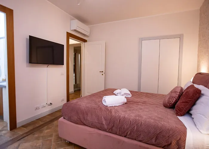 Deluxe Spanish Steps Apartment