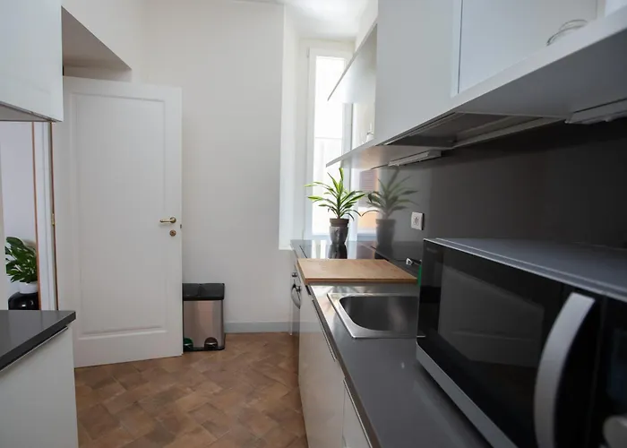 Deluxe Spanish Steps Apartment